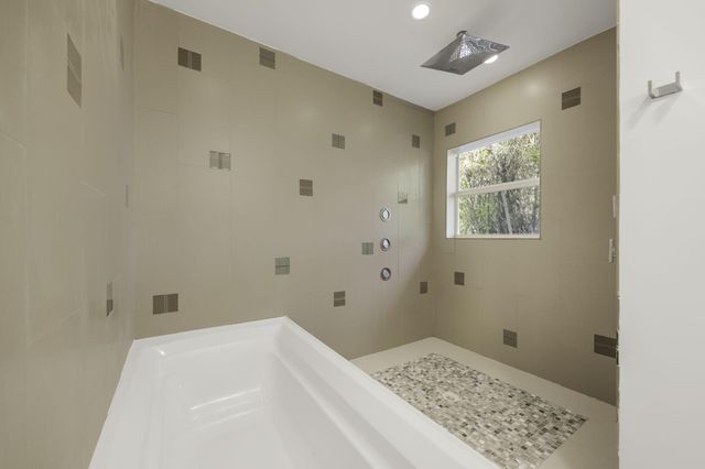 2648 NE 26 Place, Fort Lauderdale, FL 33306