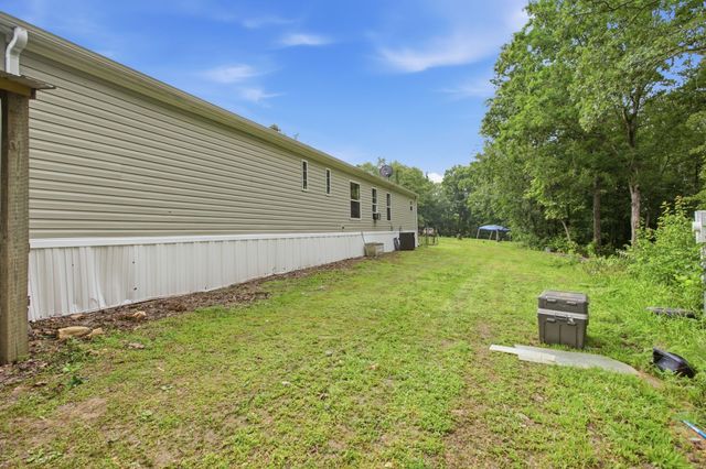 17627 Campbellsville Rd, Lynnville, TN 38472