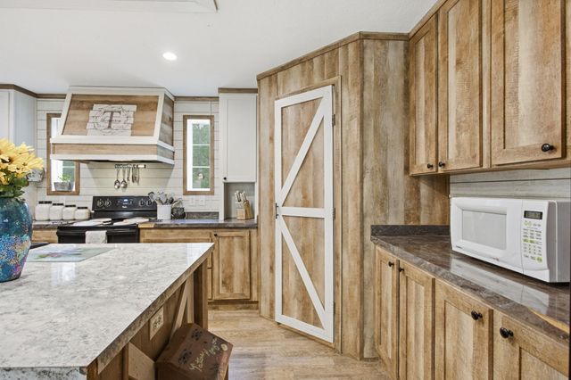 17627 Campbellsville Rd, Lynnville, TN 38472