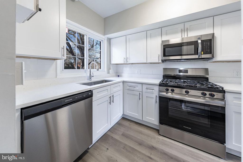 1604 PRESTON RD, Alexandria, VA 22302
