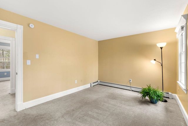 99 Winnicutt Rd Apt 6, Stratham, NH 03885
