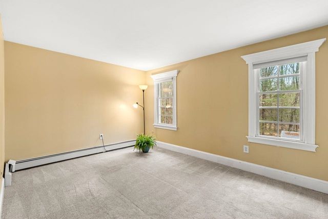 99 Winnicutt Rd Apt 6, Stratham, NH 03885