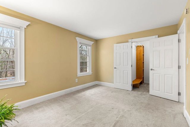 99 Winnicutt Rd Apt 6, Stratham, NH 03885