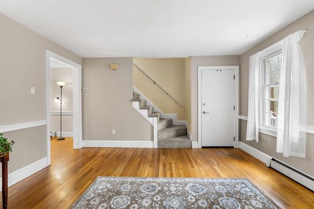 99 Winnicutt Rd Apt 6, Stratham, NH 03885