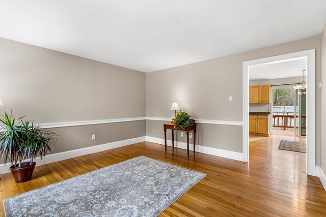 99 Winnicutt Rd Apt 6, Stratham, NH 03885
