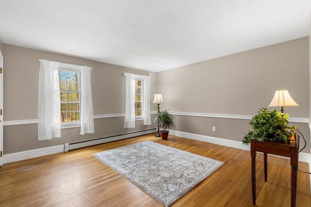 99 Winnicutt Rd Apt 6, Stratham, NH 03885