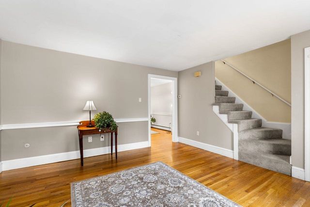 99 Winnicutt Rd Apt 6, Stratham, NH 03885