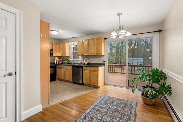 99 Winnicutt Rd Apt 6, Stratham, NH 03885