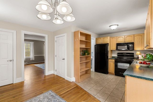 99 Winnicutt Rd Apt 6, Stratham, NH 03885