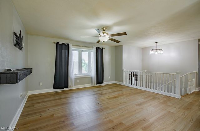 171 Pahlhurst Plz, Parkersburg, WV 26101