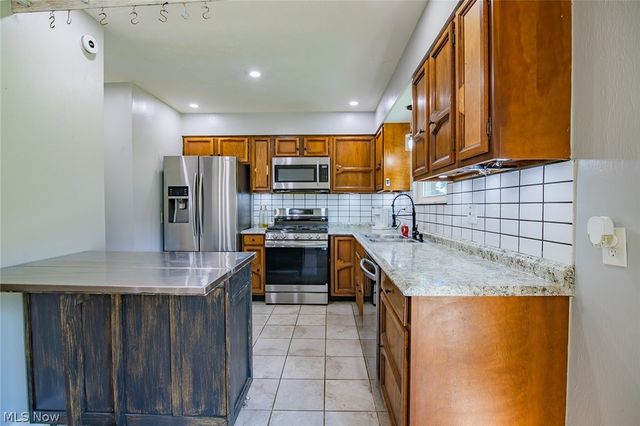 171 Pahlhurst Plz, Parkersburg, WV 26101