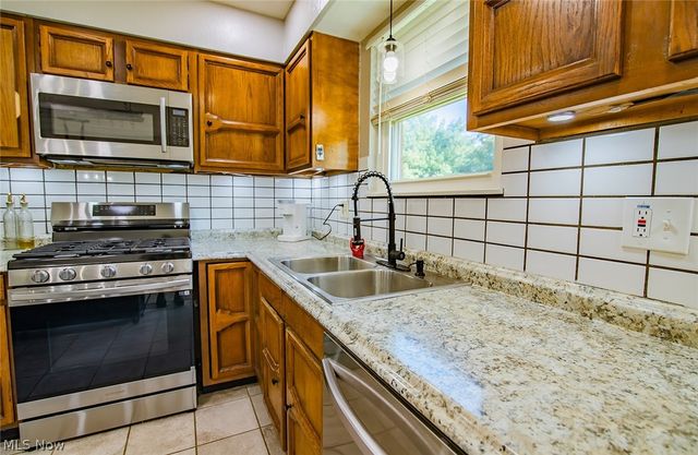 171 Pahlhurst Plz, Parkersburg, WV 26101