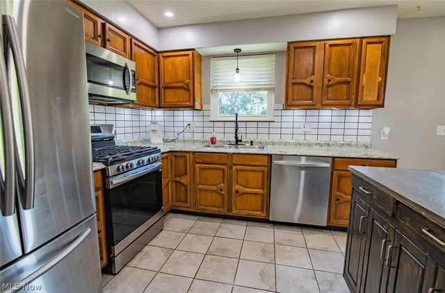 171 Pahlhurst Plz, Parkersburg, WV 26101