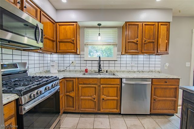 171 Pahlhurst Plz, Parkersburg, WV 26101