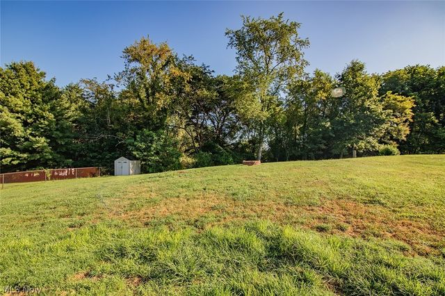 171 Pahlhurst Plz, Parkersburg, WV 26101