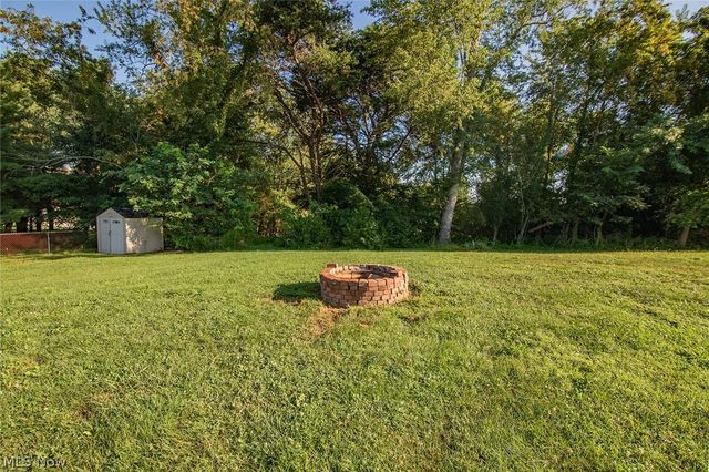 171 Pahlhurst Plz, Parkersburg, WV 26101