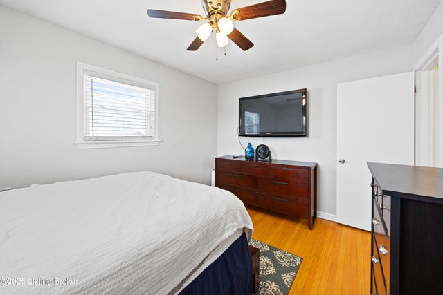 4320 Jade Ct, Louisville, KY 40216