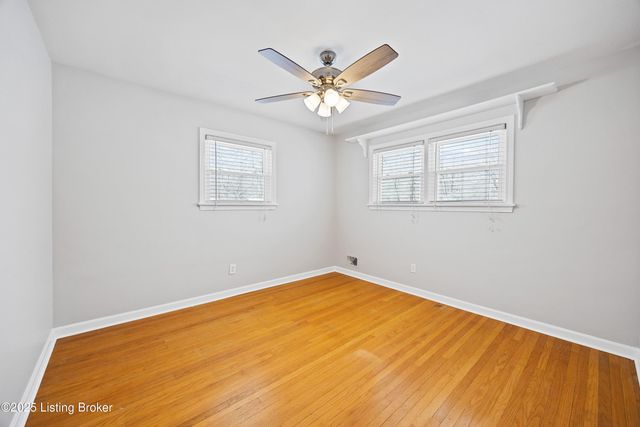 4320 Jade Ct, Louisville, KY 40216