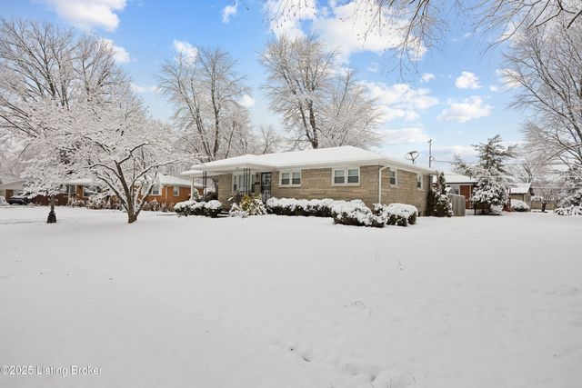 4320 Jade Ct, Louisville, KY 40216