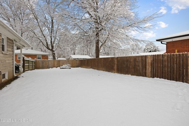 4320 Jade Ct, Louisville, KY 40216