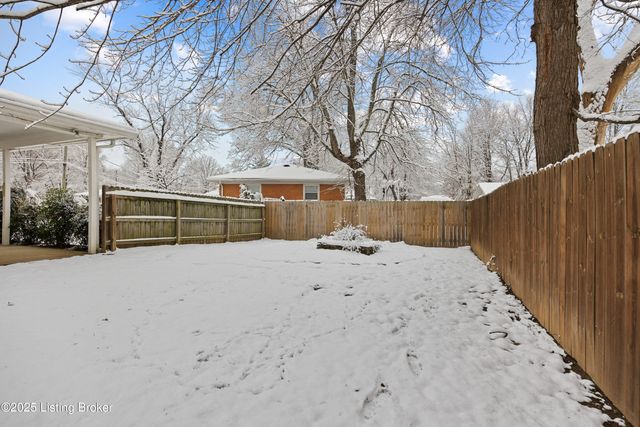 4320 Jade Ct, Louisville, KY 40216