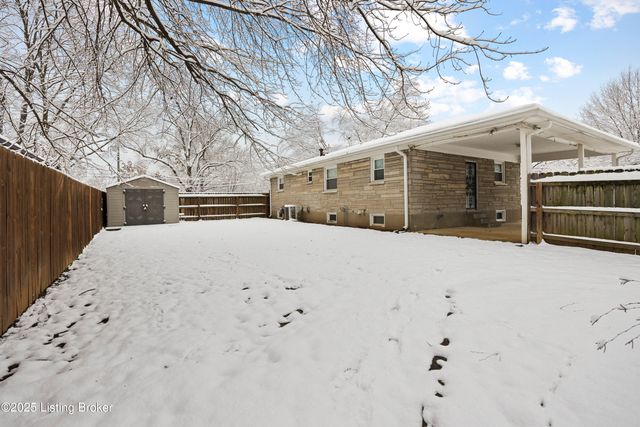 4320 Jade Ct, Louisville, KY 40216