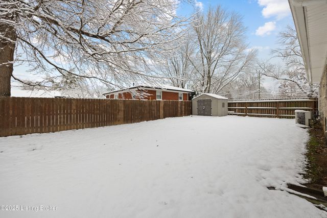 4320 Jade Ct, Louisville, KY 40216