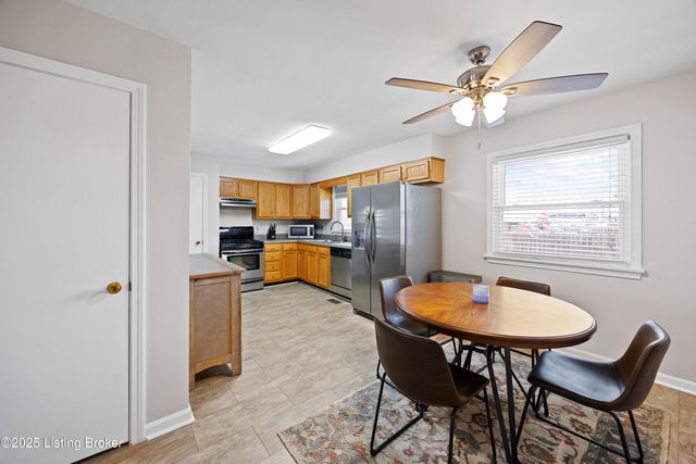 4320 Jade Ct, Louisville, KY 40216