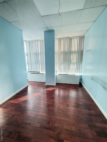 135-11 40th Road 4B, Flushing, NY 11354