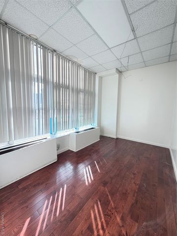 135-11 40th Road 4B, Flushing, NY 11354