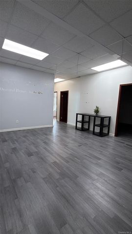 135-11 40th Road 4B, Flushing, NY 11354