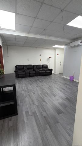 135-11 40th Road 4B, Flushing, NY 11354