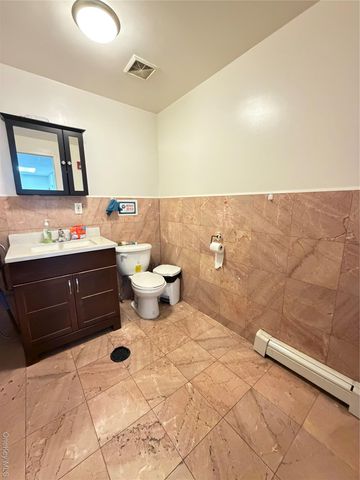 135-11 40th Road 4B, Flushing, NY 11354