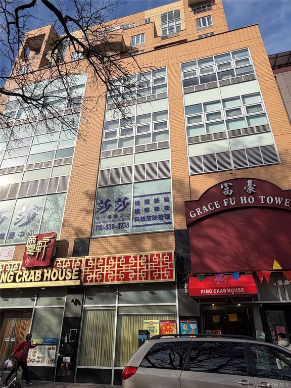 135-11 40th Road 4B, Flushing, NY 11354