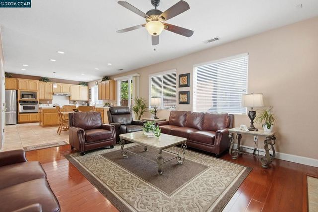 1325 San Lucas Dr, Pittsburg, CA 94565