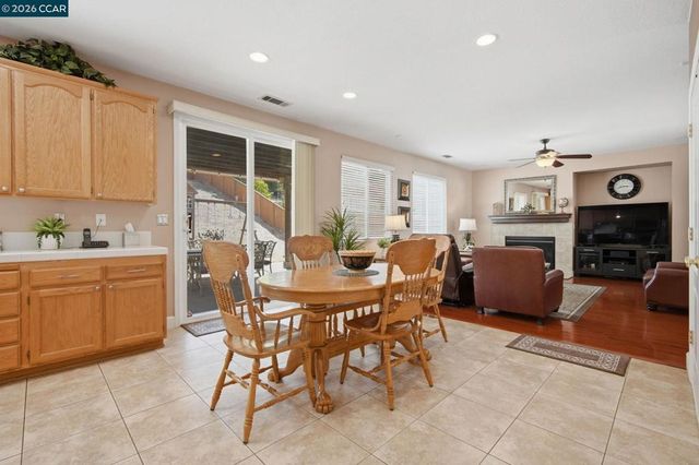 1325 San Lucas Dr, Pittsburg, CA 94565