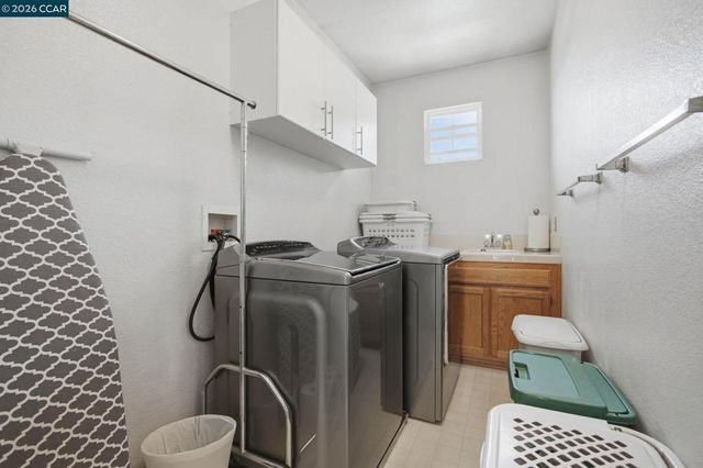 1325 San Lucas Dr, Pittsburg, CA 94565