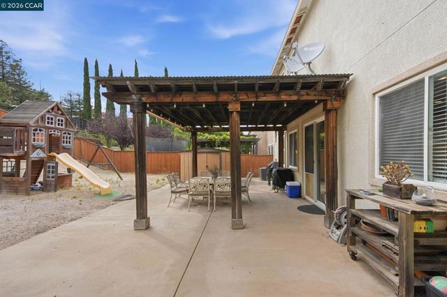 1325 San Lucas Dr, Pittsburg, CA 94565
