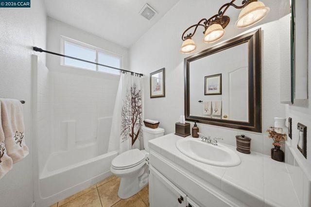 1325 San Lucas Dr, Pittsburg, CA 94565