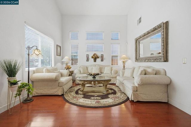 1325 San Lucas Dr, Pittsburg, CA 94565