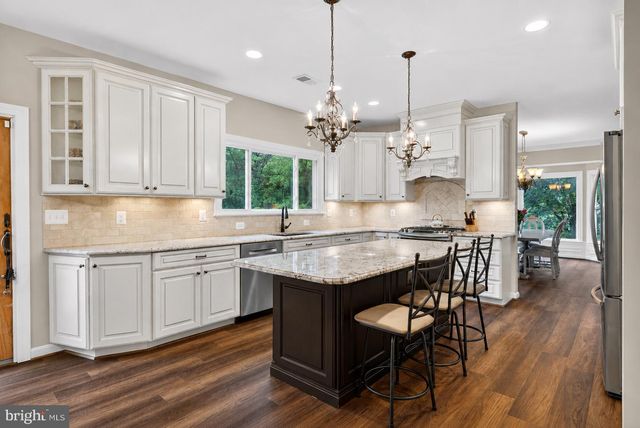 5126 MYRTLE LEAF DR, Fairfax, VA 22030