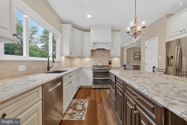 5126 MYRTLE LEAF DR, Fairfax, VA 22030