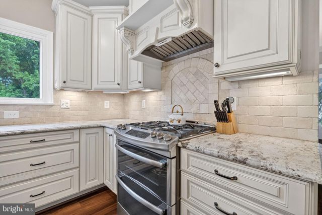5126 MYRTLE LEAF DR, Fairfax, VA 22030