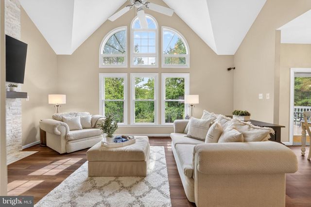 5126 MYRTLE LEAF DR, Fairfax, VA 22030