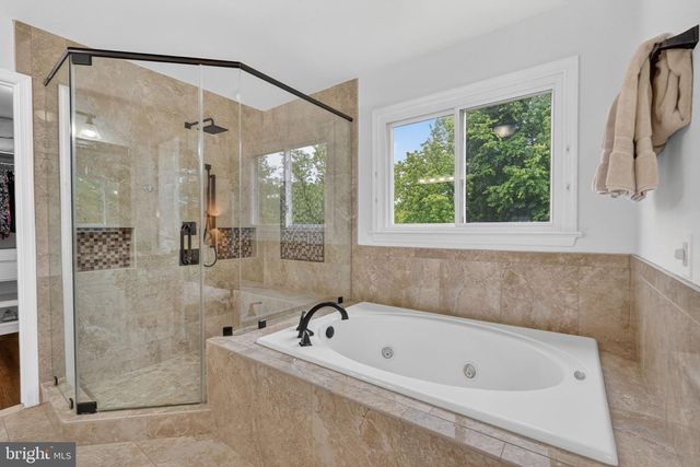 5126 MYRTLE LEAF DR, Fairfax, VA 22030