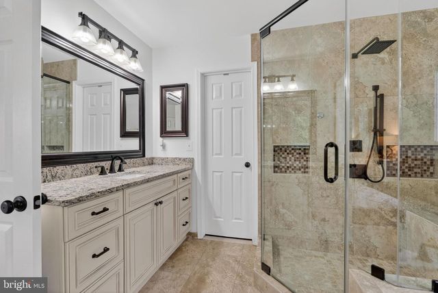 5126 MYRTLE LEAF DR, Fairfax, VA 22030