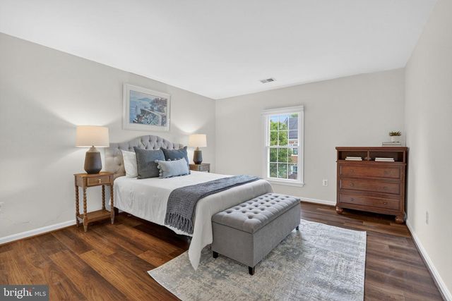 5126 MYRTLE LEAF DR, Fairfax, VA 22030