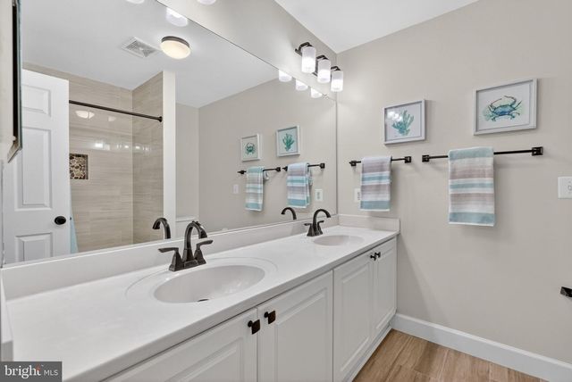 5126 MYRTLE LEAF DR, Fairfax, VA 22030