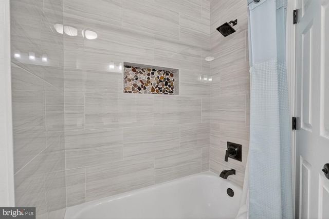 5126 MYRTLE LEAF DR, Fairfax, VA 22030