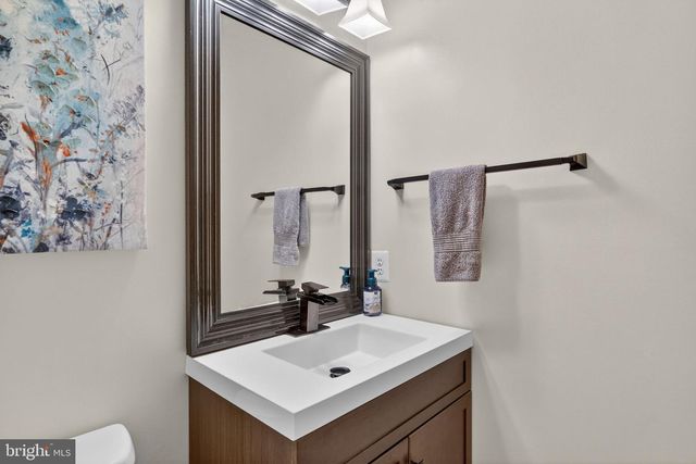 5126 MYRTLE LEAF DR, Fairfax, VA 22030
